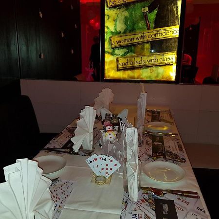 Hotel Mandakini Lush كانبور المظهر الخارجي الصورة
