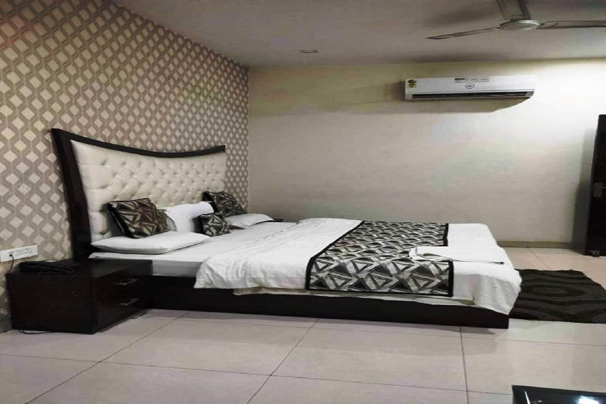 Hotel Mandakini Lush كانبور المظهر الخارجي الصورة