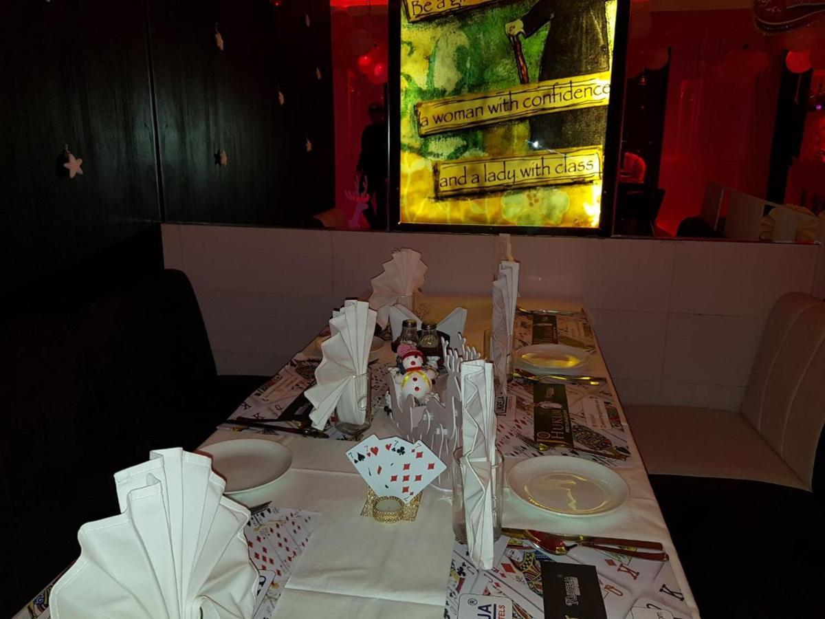 Hotel Mandakini Lush كانبور المظهر الخارجي الصورة