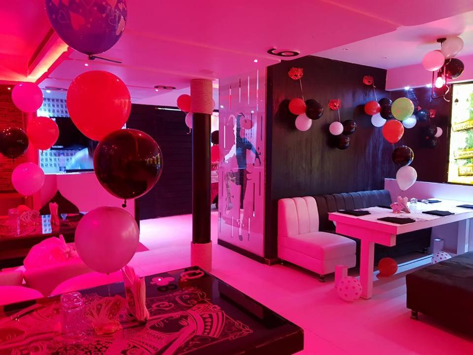 Hotel Mandakini Lush كانبور المظهر الخارجي الصورة