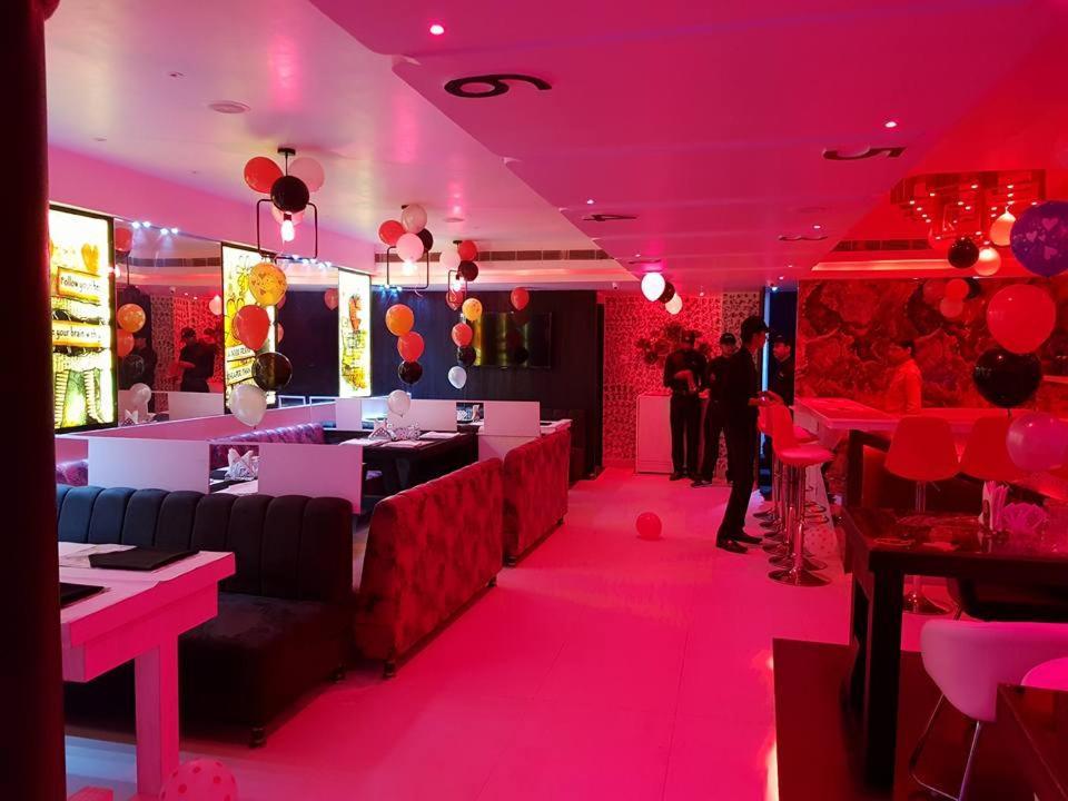 Hotel Mandakini Lush كانبور المظهر الخارجي الصورة