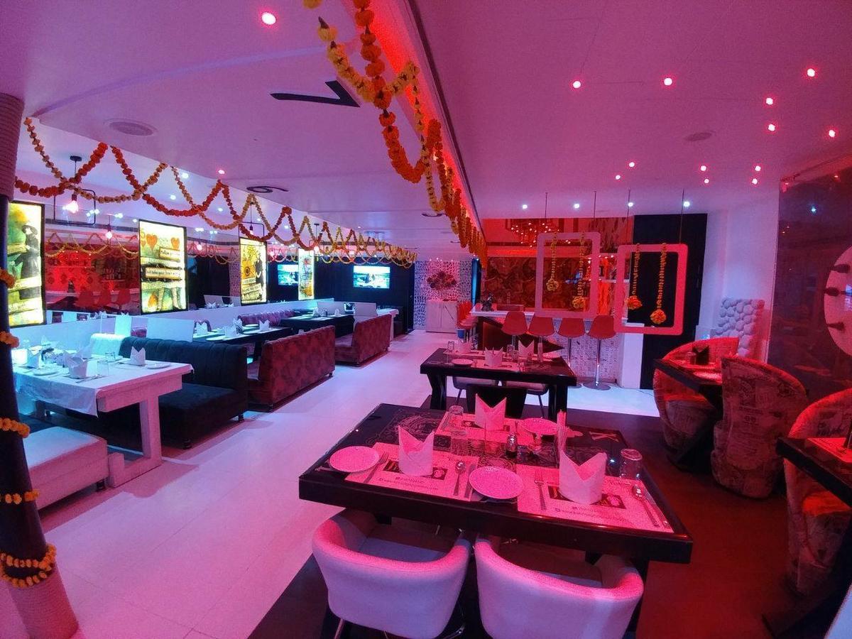 Hotel Mandakini Lush كانبور المظهر الخارجي الصورة